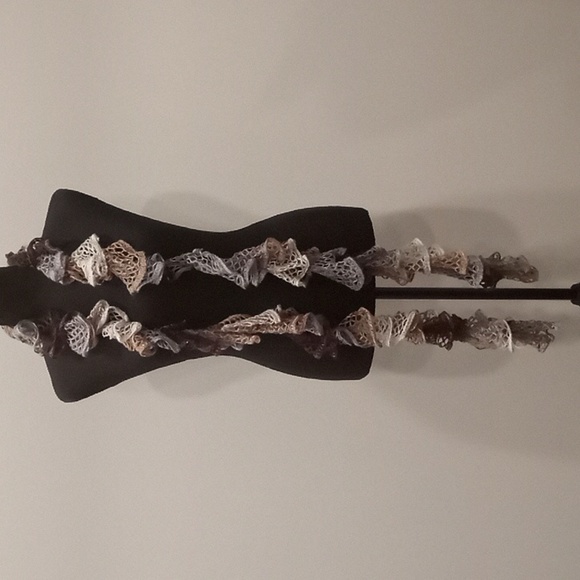 Handcrafted scarf - Picture 2 of 3